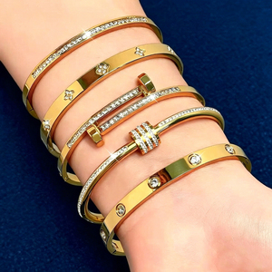 Bracciale in Acciaio Inossidabile PVD Oro, Chiusura a Vite a Forma di C con Diamanti Incastonati, Impermeabile, per Donne, Resistente allo Sbiadimento - Product Image 1