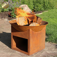 Foyer extérieur simple en acier métallique rouillé avec chauffage barbecue