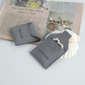 Bolsa de Joyería de Microfibra de Lujo de Alta Calidad 2024, Bolsa Gruesa Gris con Solapa y Colgante, Nueva Embalaje de Regalo - Product Image 2