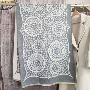 Écharpe carrée en fausse fourrure de cachemire à imprimé léopard pour femme, douce et chaude, avec motif chaîne et franges, châle enveloppant, écharpe-couverture confortable pour l'hiver - Product Image 4