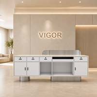Bureau d'accueil moderne en pierre de travertin texturée avec décoration en acier inoxydable pour hall d'entreprise OEM ODM personnalisé