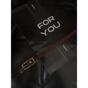 Cinturón Fiori de Cuero Genuino, Color Sólido, Hebilla Rectangular Dorada, Accesorio de Moda para Hombre y Mujer - Product Image 1