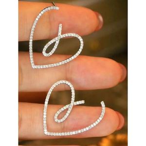 Boucles d'oreilles pendantes pour femmes Xinfly Design Fashion Jewelry, or massif 18 carats, grand cœur en forme de cœur, diamant 0,72 ct. - Product Image 2