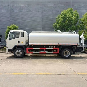 Camión Cisterna de Agua Howo 4x2 de 9000L, Camión con Tanque de Riego Móvil en Venta - Product Image 3