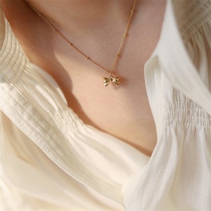 สร้อยคอจี้รูปโบว์โซ่เชื่อมสแตนเลสชุบทองสำหรับผู้หญิงขายส่ง - Product Image 2