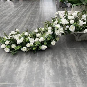 Guirlande florale haut de gamme bleu clair et blanc avec roses et hortensias, arrangement floral artificiel romantique pour mariage et fête, durable - Product Image 4