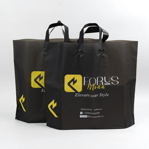 Bolsas de Plástico Negras Translúcidas Resistentes al Agua y a las Roturas con Asa, Bolsas de Compras Personalizadas para Camisetas y Jeans con Logotipo Impreso - Product Image 1