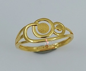 แหวนทองคำแท้ 22K งานฝีมือระดับพรีเมียม ดีไซน์เงางาม สำหรับผู้หญิงที่มองหาเครื่องประดับสุดหรูสำหรับงานแต่งงาน - Product Image 1