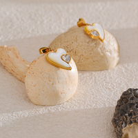 Boucles d'oreilles pendantes en forme de cœur JINYOU 5246 avec zircon cubique et coquille naturelle, plaquées or 18 carats, en acier inoxydable, pour femmes