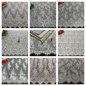 Tissu en dentelle française Chantilly à motifs floraux pour la confection de robes pour femmes - Product Image 4