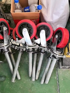 Roulettes pivotantes réglables à vis solide pour échafaudage, avec double verrouillage, pour échafaudage de type Baker - Product Image 5