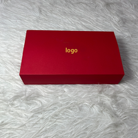 Luxe rode magnetische cadeaudoos met kunstmatige roos-inleg, aangepaste logo Valentijnsdag cadeauverpakking