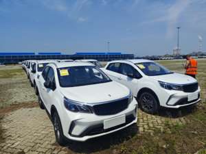 LIVAN X3 PRO 2025 Automatique <span class=keywords><strong>SUV</strong></span> 5 Portes 5 Places Voiture à <span class=keywords><strong>Essence</strong></span> Haute Vitesse <span class=keywords><strong>Meilleur</strong></span> Prix Exportation <span class=keywords><strong>4x4</strong></span> Conduite AWD Gauche RuiLan X3 Pro - Product Image 3