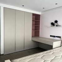 Armoire moderne en bois massif sur mesure pour projets d'aménagement intérieur de villas de luxe