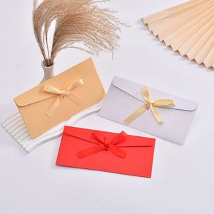 Enveloppe d'affaires haut de gamme au design personnalisé pour invitations de mariage avec fermeture à ruban, matériaux recyclés et impression UV - Product Image 2