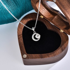 Collana in Argento Sterling con Moissanite, Pendente a Forma di Luna Crescente per Donne, Placcata in Oro/Oro Bianco - Product Image 3