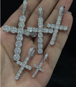 Colar Unissex de Alta Qualidade em Prata Esterlina 925 com Pingente de Cruz e Coroa de Moissanite com Corte Brilhante e Corrente de Elos - Product Image 2