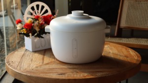 14L Airtight Vacuum Pet Food Storage Bucket Anti‑Moisture Anti‑Bug Dog Cat Food Grain Storage <b>Bin</b> With Scale Handle Household - Product Image 4