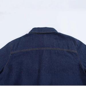 Camisa de mezclilla azul informal de manga larga con botones y cuello alto, diseño OEM de gran venta, con logotipo frontal de elemento de moda sencillo. - Product Image 2