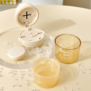 Boîte de rangement portable pour pilules de voyage avec logo/couleur personnalisés, petite boîte de rangement pour médicaments pour les vitamines quotidiennes et les comprimés - Product Image 1