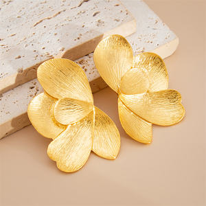 Boucles d'Oreilles Puces Exagérées en Métal à Grandes Fleurs Multi-feuilles pour Femme, Breloques de Dame, Accessoires de Bijoux à la Mode, Cadeau - Product Image 3