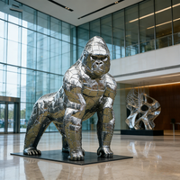 Sculpture de gorille King Kong en acier inoxydable sculpté à la main, grande taille, art moderne, statue en métal poli, décoration sur le thème des animaux pour hôtel sur mesure