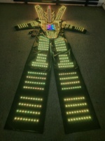 Costume de robot LED sur échasses avec écran LED et lumière laser pour performance de danse sur scène, fête ou bar