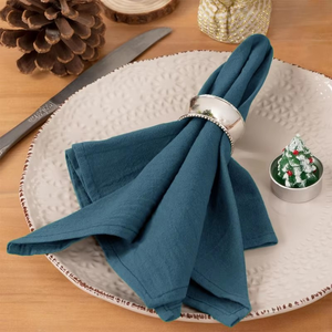 Stock disponible à l'étranger, vente en gros <span class=keywords><strong>de</strong></span> serviettes en <span class=keywords><strong>tissu</strong></span> plissé carré, couleur unie simple, décoration <span class=keywords><strong>de</strong></span> mariage, fête, restaurant, nourriture - Product Image 3