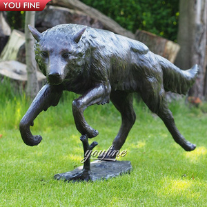 Il lupo di bronzo del giardino a grandezza naturale mangia le statue degli agnelli - Product Image 3