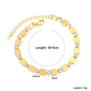 Bracelet carré en acier inoxydable plaqué or 18 carats, avec breloque géométrique et zircone cubique étincelante pour femme - Product Image 2