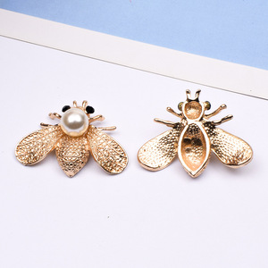 Jachon Ladies <span class=keywords><strong>DIY</strong></span> New Bee Pearl Broche Charme No Pin Flower Disc Alloy Acessórios Acessórios para o Cabelo Decoração Tie Broches - Product Image 3