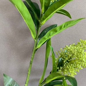 LO-1137 Branche artificielle de Skimmia Japonica, <span class=keywords><strong>tige</strong></span> <span class=keywords><strong>verte</strong></span> à double bourgeon avec baies artificielles pour vase Wabi Sabi et <span class=keywords><strong>d</strong></span>écoration minimaliste de la maison - Product Image 4