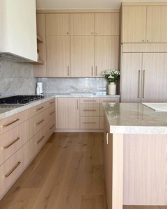 Produzione di mobili da <span class=keywords><strong>cucina</strong></span> personalizzati con design moderno, finitura in melaminico effetto legno e copertura del <span class=keywords><strong>cappa</strong></span> in legno massello. - Product Image 5