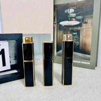 Atomiseur de parfum rechargeable carré avec revêtement intérieur en PP, conception de remplissage par le bas rotative, flacon pulvérisateur de parfum cosmétique