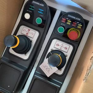 Control remoto proporcional por radio para grúa torre Zoomlion usada, accesorios de alta resistencia para elevación y seguridad aérea. - Product Image 3
