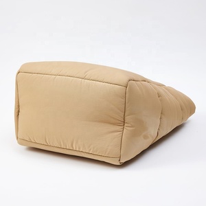 CHANGRONG 고급 여성 나일론 퀼팅 패딩 토트백 맞춤 로고 인쇄 지퍼 실리콘 대용량 일상용 폴리에스터 가방 - Product Image 4