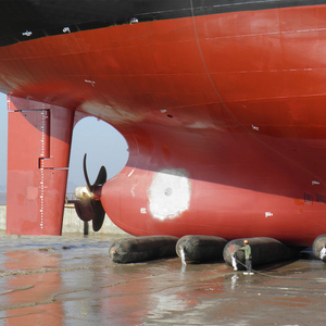 Le fournisseur de Qingdao offre un garde-boue pneumatique Yokohama durable en caoutchouc naturel quai bateau de débarquement fournitures marines produit durable