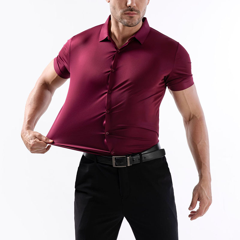 Chemise rouge à manches courtes et très extensible