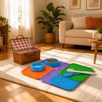 Tapis de léchage pour chien en silicone, écologique, sans BPA, avec logo personnalisé, imperméable, bol à alimentation lente, accessoire portable pour petits animaux de compagnie, forme carrée