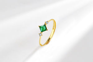 خاتم زفاف أنيق مطلي بالذهب من الفضة الإسترلينية مع حجر الزركون الأخضر عصري للحفلات أو الهدايا - Product Image 6