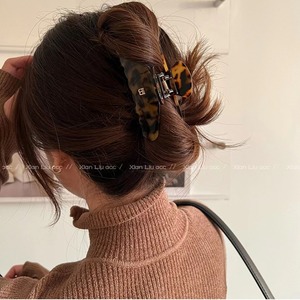 Pinzas de Pelo Grandes de Acetato Retro al por Mayor de Fábrica <span class=keywords><strong>con</strong></span> Certificación BSCI y GRS, Pinzas de Pelo de Acetato de Celulosa <span class=keywords><strong>con</strong></span> Logotipo Metálico Personalizado para Mujeres y Niñas - Product Image 5