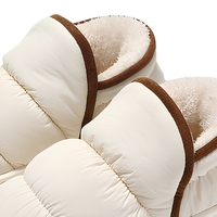 Chaussons d'hiver pour femmes à motif léopard, personnalisables en gros, avec doublure en peluche respirante, mousse à mémoire de forme et semelle EVA imperméable