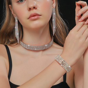 <span class=keywords><strong>Set</strong></span> perhiasan pengantin 3 potong gaya romantis, elegan maksimal kalung berlian imitasi banyak baris, gelang lapis emas seng - Product Image 5