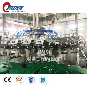 Machine trois en un pour le rinçage, le remplissage et le capsulage de boissons gazeuses dans des bouteilles en verre - Product Image 2