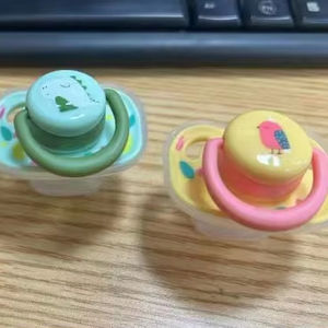 Conception personnalisée jaune bleu rose couleur sans BPA bavoir en <span class=keywords><strong>caoutchouc</strong></span> <span class=keywords><strong>naturel</strong></span> sucette stérilisation Portable - Product Image 1