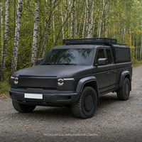 Couverture de benne de pick-up modulaire noire mate avec toit rigide et accessoires latéraux pour porte-bagages en maille