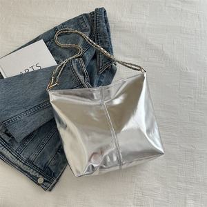 Sac à bandoulière pour femme, style vintage, grande capacité, doublure en polyester, fermeture éclair, portable, chaîne, tendance. - Product Image 5