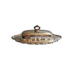 Plato para Servir Mantequilla de Metal con Decoración de Color Plateado de la Mejor Calidad para Uso en Hoteles y Restaurantes - Product Image 1
