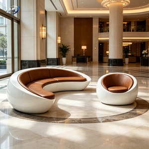 Sofá Curvo Moderno Tapizado para Vestíbulo de Hotel, Asientos de Recepción en Crema y Marrón - Product Image 1