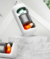 Couleur personnalisée Distributeur quotidien de pilules de capsules de voyage Porte-clés Ouverture facile Mini boîte à pilules en plastique d'une journée avec porte-clés